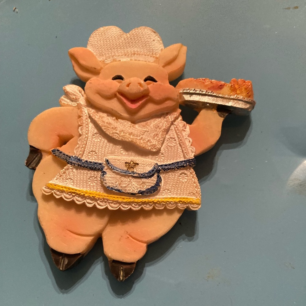 Pig cooks magnets make nice gift for pig lovers